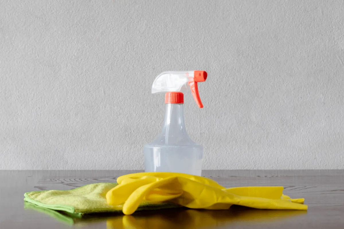 Dilution of Safe4 veterinary disinfectant